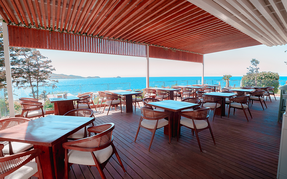 Restaurant & Bar